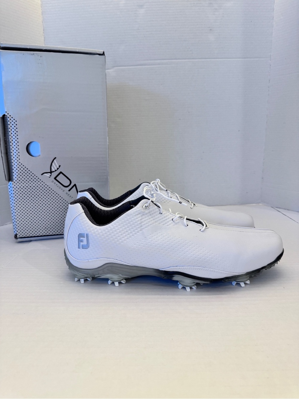 FootJoy 15 Men's DNA Helix  Spikes Golf Shoes White 53401 BNIB